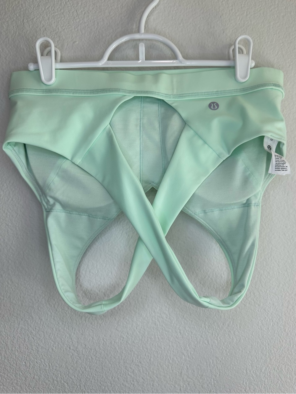 Lululemon Envital Bra, PISTACHIO GREEN! Size 10, crisp tag - Picture 3 of 6